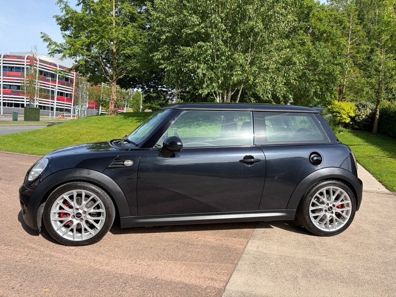 2007 Mini Hatchback - 2 2007 Mini Hatchback - 2