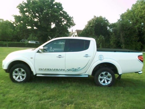 2011 low mileage double cab barbarian with full leather and air  VENDUTO