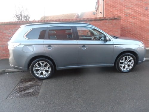 2014 SUPER DRIVER THIS AUTOMATIC CVT 4X4 OUTLANDER ONE OWNER For Sale