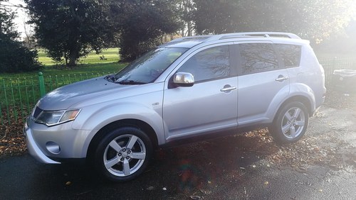 2007 Mitsubishi outlander warrior 6 speed 7 seater, full history For Sale
