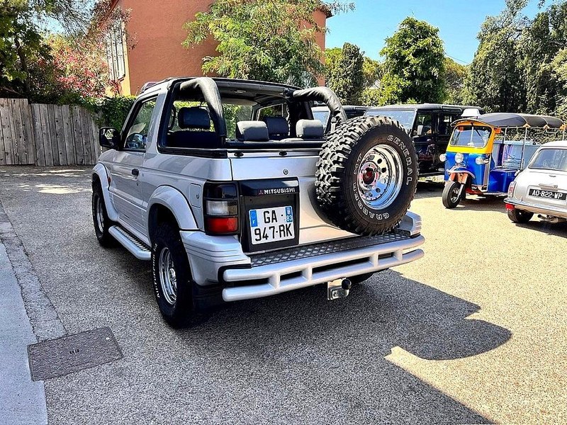 1993 Mitsubishi Pajero - 2 1993 Mitsubishi Pajero - 2