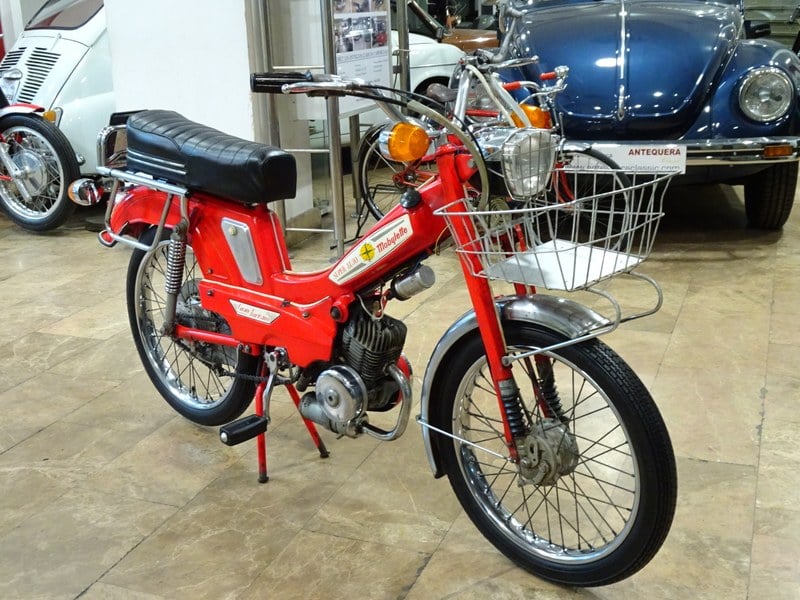 1974 Mobylette AV-7 SUPER LUJO GRAN TURISMO E - 1 1974 Mobylette AV-7 SUPER LUJO GRAN TURISMO E - 1