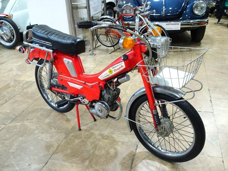 1974 Mobylette AV-7 SUPER LUJO GRAN TURISMO E - 2 1974 Mobylette AV-7 SUPER LUJO GRAN TURISMO E - 2