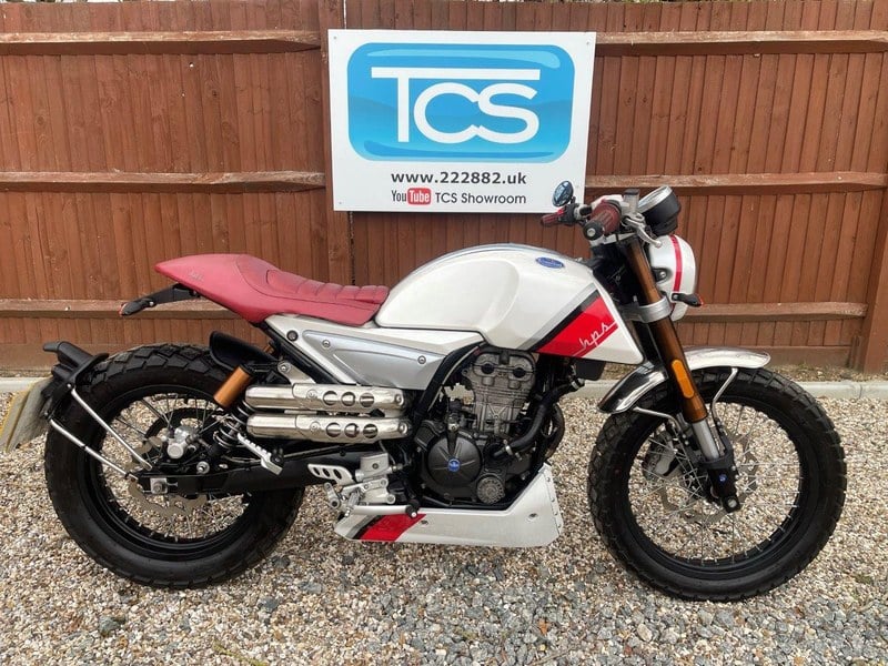 F.B Mondial HPS 125 Cafe Racer 6-Speed Manual (Retro!)