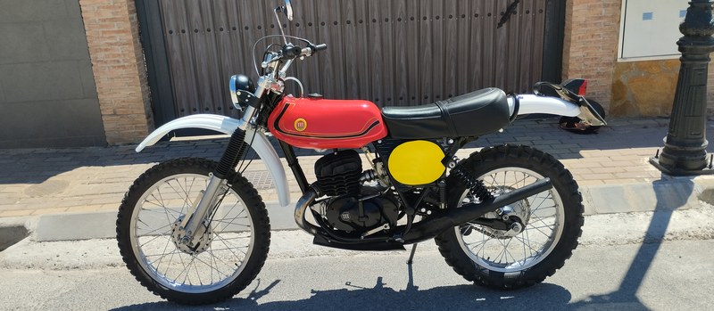 1975 Montesa Enduro 250 - 1 1975 Montesa Enduro 250 - 1