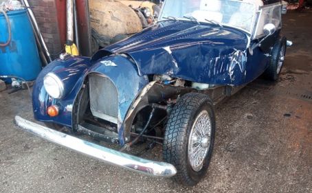 Picture of morgan 4/4 damaged de registered manx car