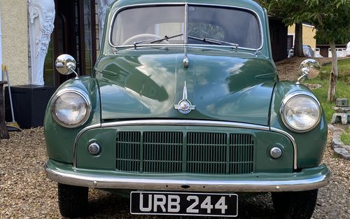 CHARMING 1954 MORRIS MINOR SPLIT WINDSCREEN 4DR (picture 1 of 14)