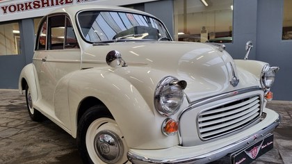 Truly stunning 1970 Snowberry white, Morris Minor saloon