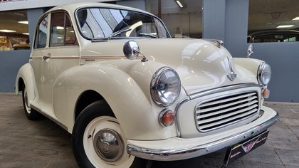 Great looking 1959 Old English white Morris Minor 4 door