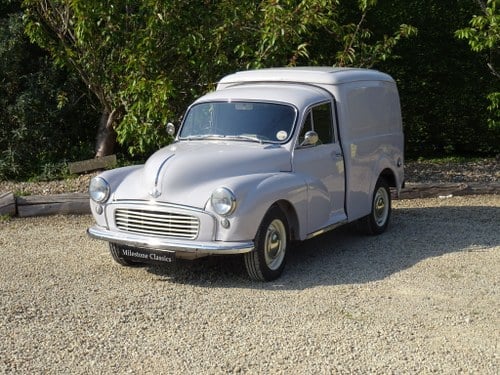 1959 Beautifully restored Morris Minor Van A vendre