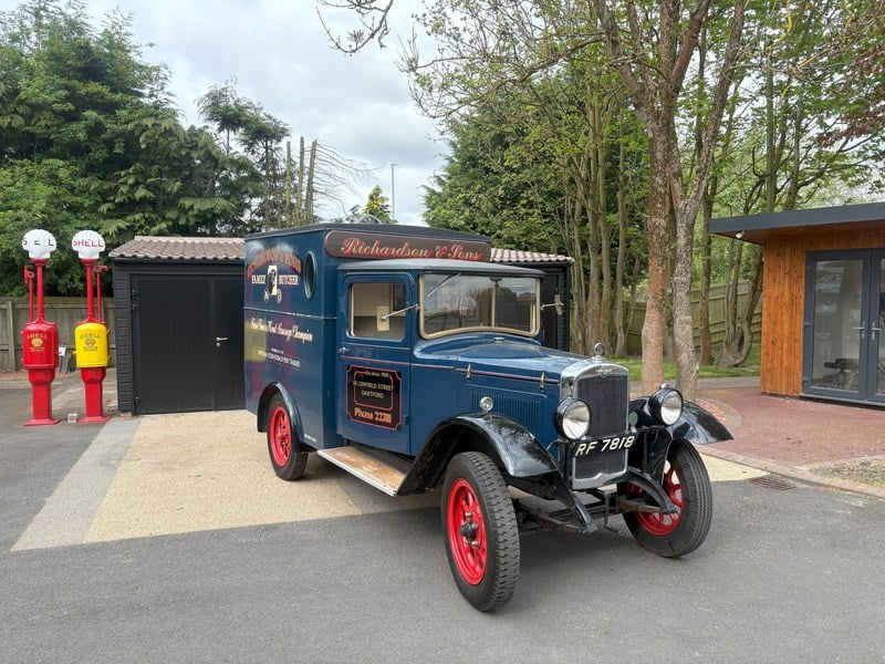 Rapid Classics: Eine Suche. Alle Oldtimer. 30 » Rapid Classics: Eine Suche. Alle Oldtimer. 1930 Morris 1 Ton Butcher's Van