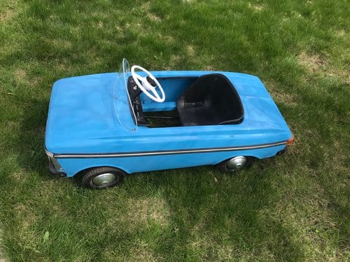 Restored moskvitch pedal car For Sale