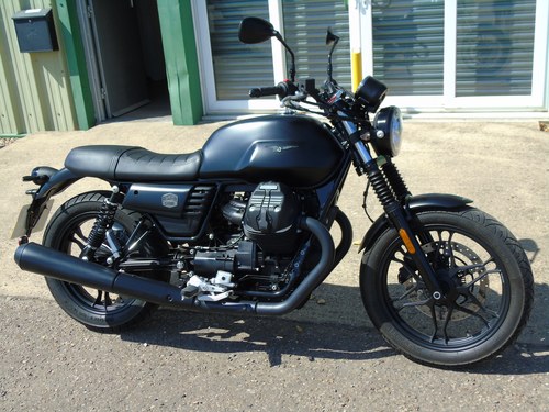 Moto Guzzi V7 III Stone Night Pack 2019, Only 2400 Miles For Sale