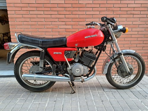1975 Moto Guzzi 250 TS