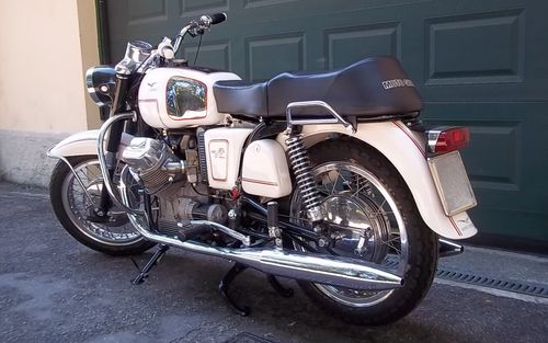 1969 Moto Guzzi V7 700 (picture 1 of 13)
