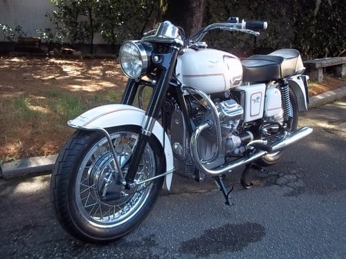 1969 Moto Guzzi V7 700 - 2