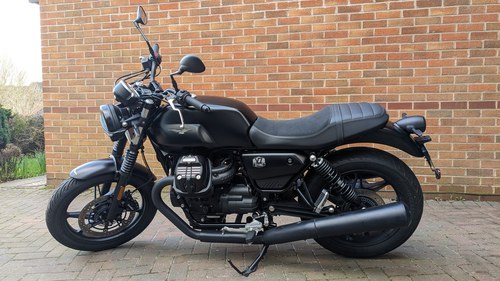 2022 Moto Guzzi V7 Stone