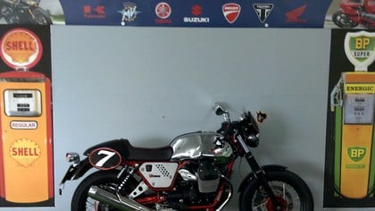 Moto Guzzi V7 Cafe Racer Ltd Edition in chrome/black