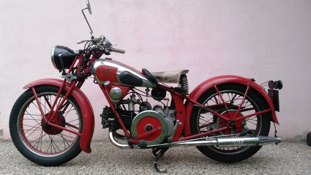 1937 Moto Guzzi 500 Rosso Manuale, marce ad Pavia, Italia In