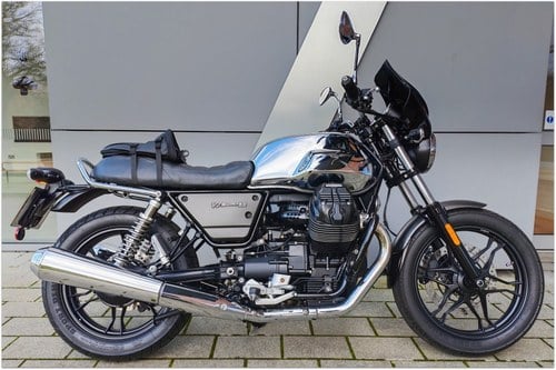 2019 Moto Guzzi V7 III Carbon