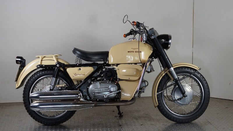 1971 Moto Guzzi 500 - 2 1971 Moto Guzzi 500 - 2