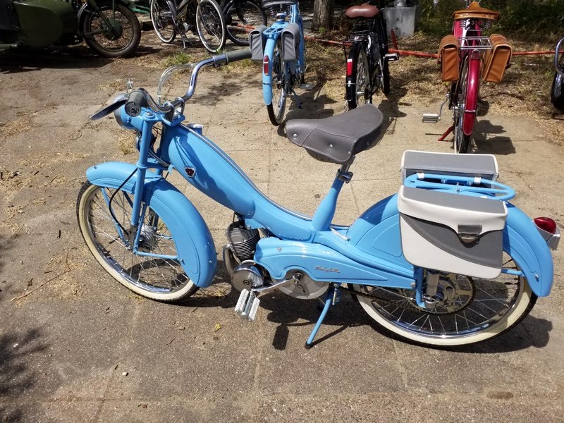 1955 Motobecane Mobylette - 2 1955 Motobecane Mobylette - 2