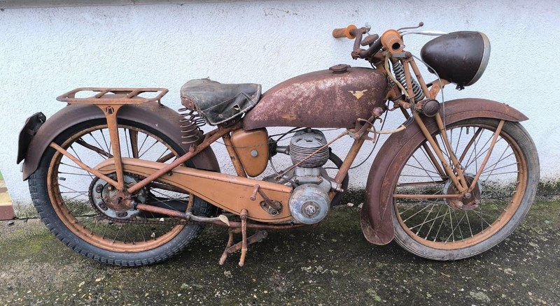 1946 Motobecane Mobylette - 1 1946 Motobecane Mobylette - 1