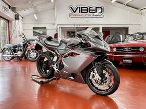 2014 MV Agusta F4 1000R // 5700 Miles // 2 Previous Owners (picture 1 of 12)