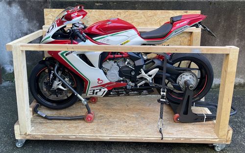 2015 MV Agusta F3 675 RC (picture 1 of 11)