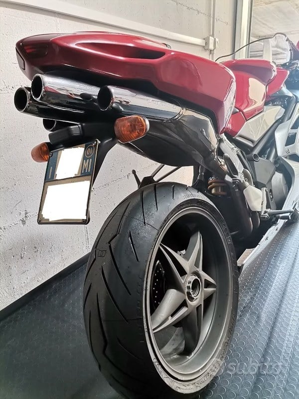 2001 MV Agusta F4 750 - 2 2001 MV Agusta F4 750 - 2