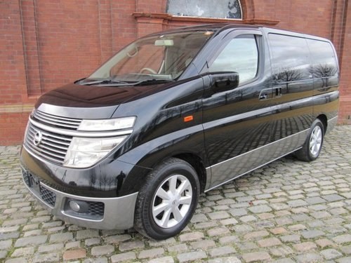 2002 NISSAN ELGRAND 3.5 TWIN SUNROOFS CURTAINS * ONLY 32000 MILES In vendita