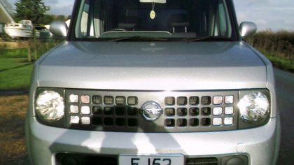 nissan cube 1.4 automatic finished in star silver metallic