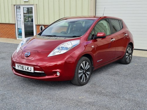 2016 Nissan Leaf 30kwh Tekna - Low Miles with great Specific VENDUTO