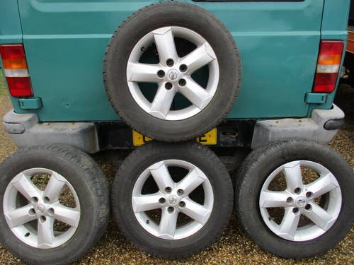 Nissan alloy wheels In vendita