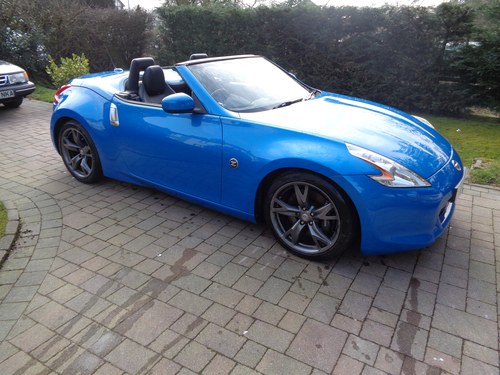 2010 Nissan 370Z Convertible, summer is on its way ! For Sale