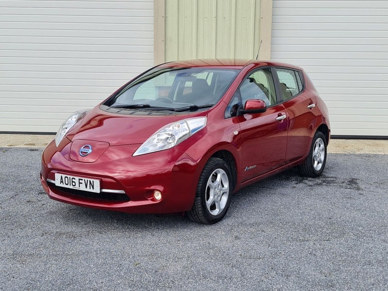 NISSAN LEAF ACENTA 24KWH - 60 - 80 MILE RANGE - STARTER EV!