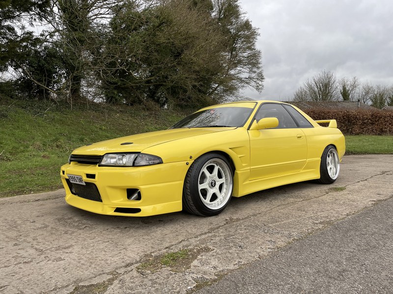 Nissan Skyline R32 GTST