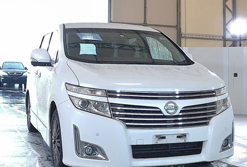 2011 NISSAN ELGRAND In vendita