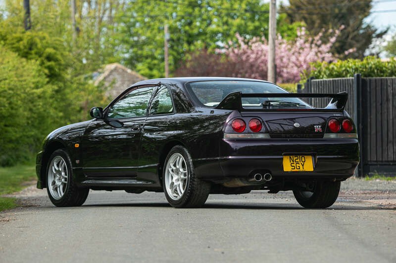 1995 Nissan Skyline - 4