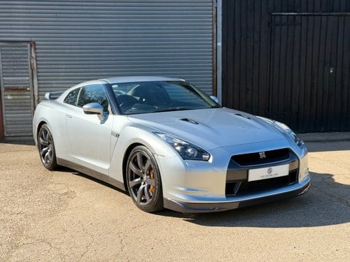 2009 Nissan GT-R Premium Edition - ONLY 20,000 Miles A vendre