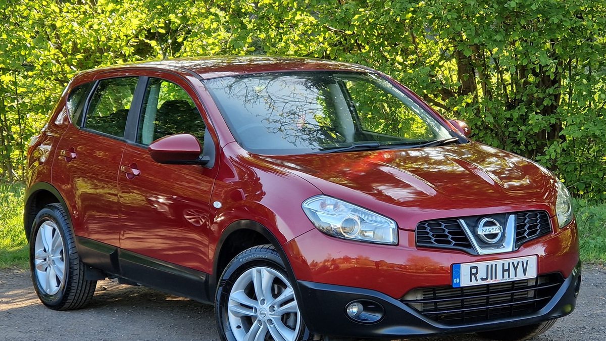 2011 Nissan Qashqai Red Manual 6 Speed Right Hand Drive In Chesham 2011-nissan-qashqai-red-manual-6-speed-right-hand-drive-in-chesham