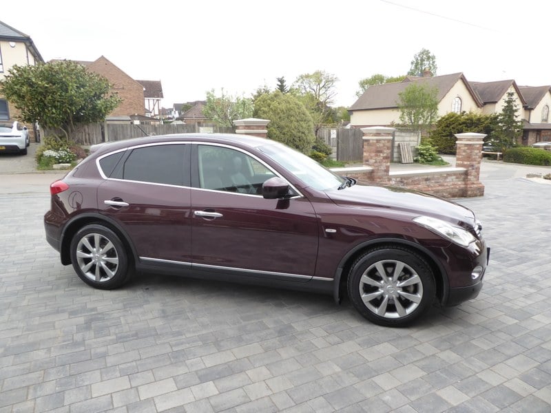 2012 Nissan Skyline Crossover 370GT - 333bhp