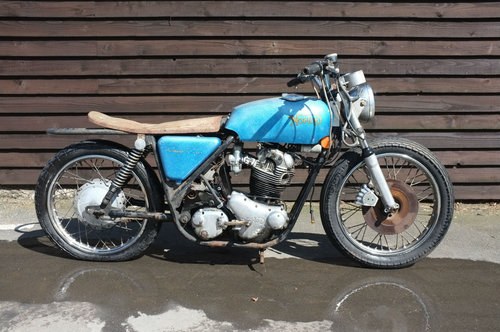 Norton Commando 750 MK1V 1971 Barn Find Matching numbers *A VENDIDO