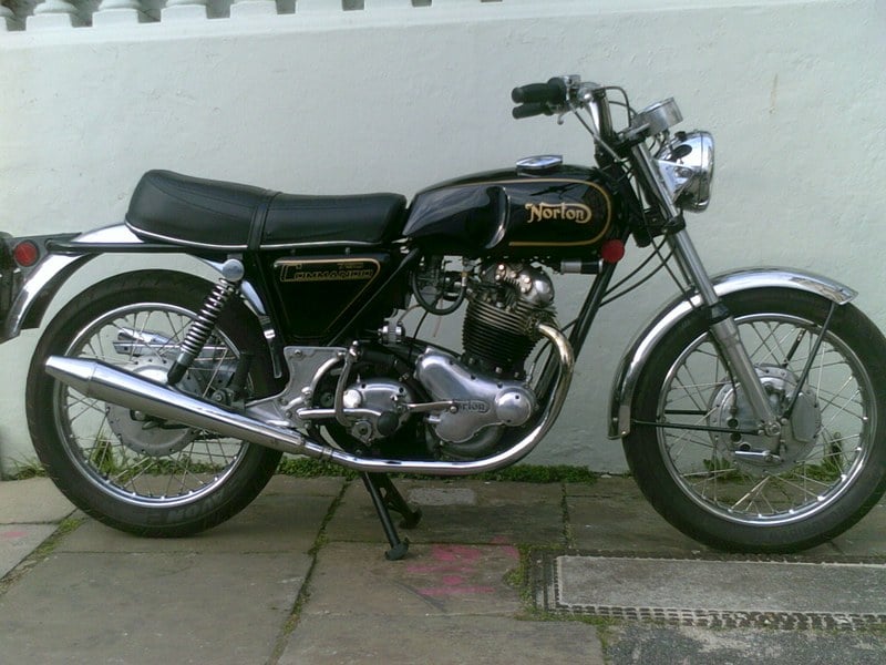 NORTON COMMANDO 750 ROADSTER
