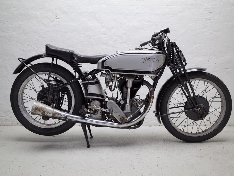 Norton International 'Big Plunger'. Matching #s. First paint