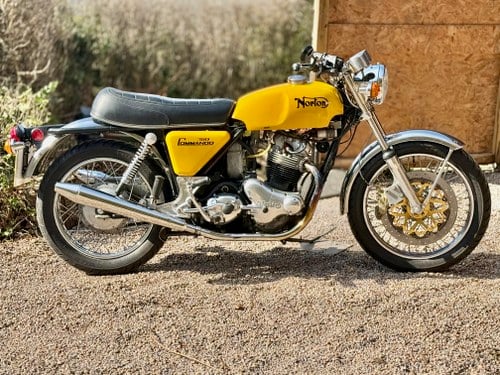 1972 Norton Commando 750 Yellow Manual, speed in Llanishen
