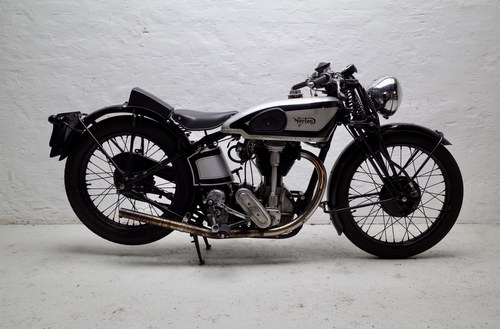 1937 Norton International M30. Matching numbers. Original paint. A vendre