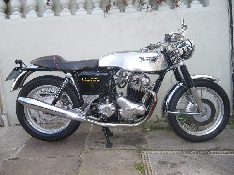 NORTON COMMANDO 850 MK1 CAFE' RACER
