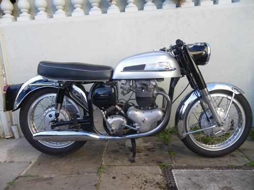1963 NORTON DOMINATOR 650 SS VENDIDO