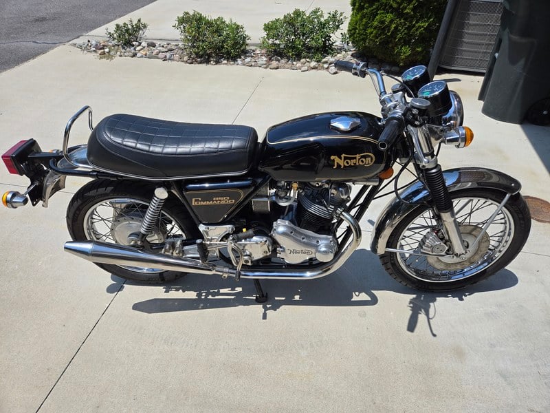 1974 Norton Commando 850 - 2 1974 Norton Commando 850 - 2